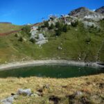 Il Lac Chécrouit (2151 m), con le sue acque color smeraldo in cui si specchia il Monte Bianco.