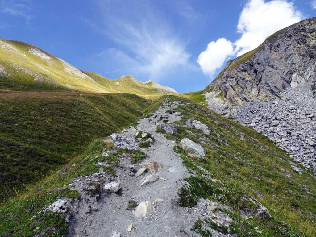 Parte finale della salita al col Sapin (2435 m), dalla Val Sapin.
