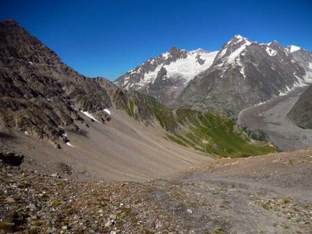 Scorcio della Val Veny e della catena del Monte Bianco dal Col de la Youlaz (2661 m).