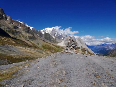 Il Col de la Seigne (2510 m) con il suo panorama verso la Val Veny.