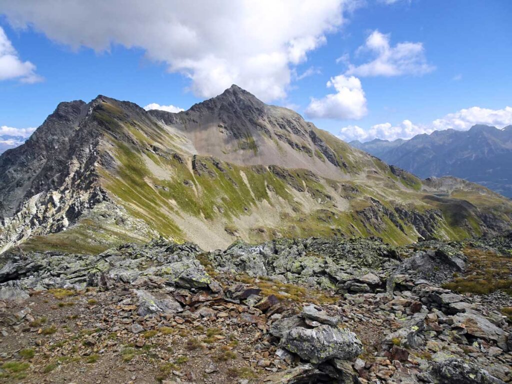 Versante Ovest del Mont Fallère (3040 m) dal Mont de Vertosan (2821 m).