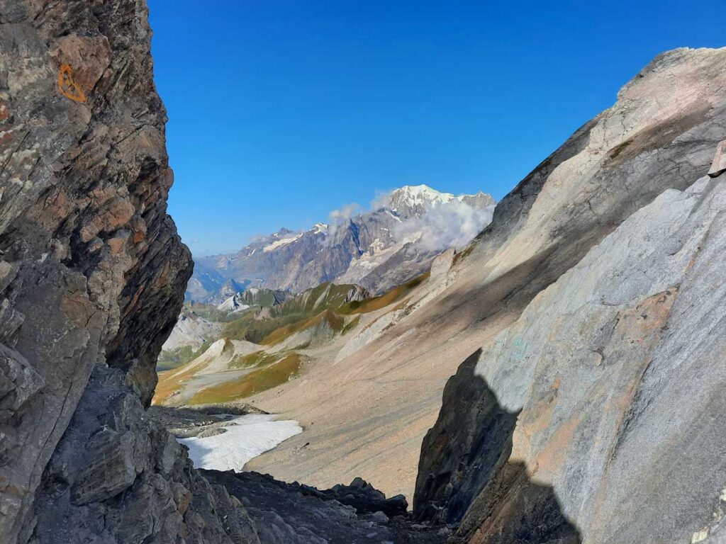 Apparizione del Monte Bianco al Col de Malatra (2925 m), sull'Alta Via 1.