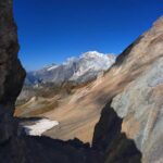 Veduta del Monte Bianco dalla spaccatura del Col de Malatra (2925 m), sull'Alta Via 1.